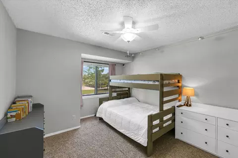 Bedroom - 1727 Devonshire Dr, Champaign, IL 61821 photo 4 of 7