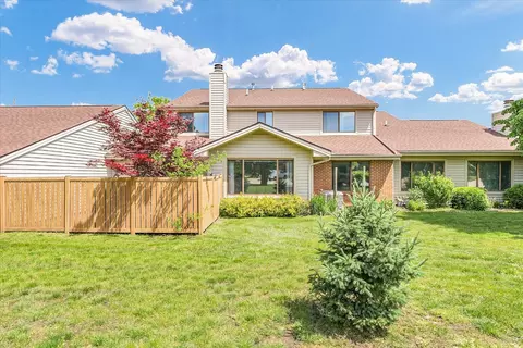 Exterior - 1727 Devonshire Dr, Champaign, IL 61821 photo 4 of 7