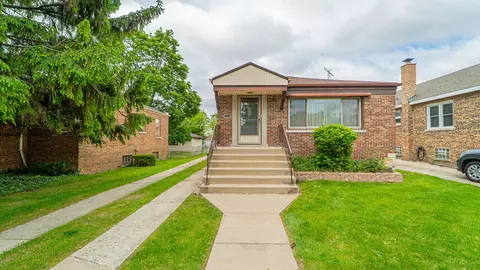 13122 S Escanaba Ave, Chicago, IL 60633