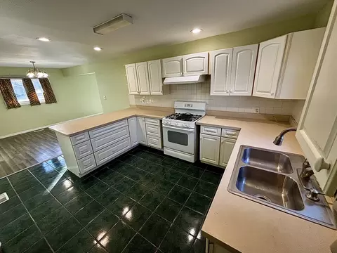410 Aster Ln, Hoffman Estates, IL 60169 photo 3