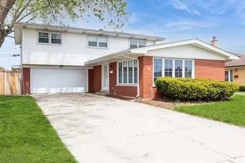 4536 W 101st Pl, Oak Lawn, IL 60453