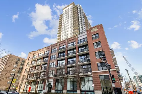 210 S Desplaines St #706, Chicago, IL 60661