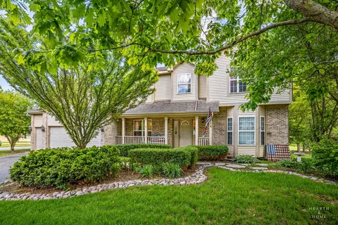 1101 Paul Ct, Fox River Grove, IL 60021