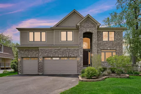 731 W Kenilworth Ave, Palatine, IL 60067