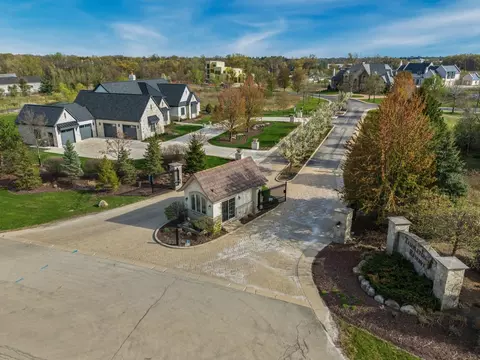 8 Templeton Dr, Oak Brook, IL 60523 photo 6
