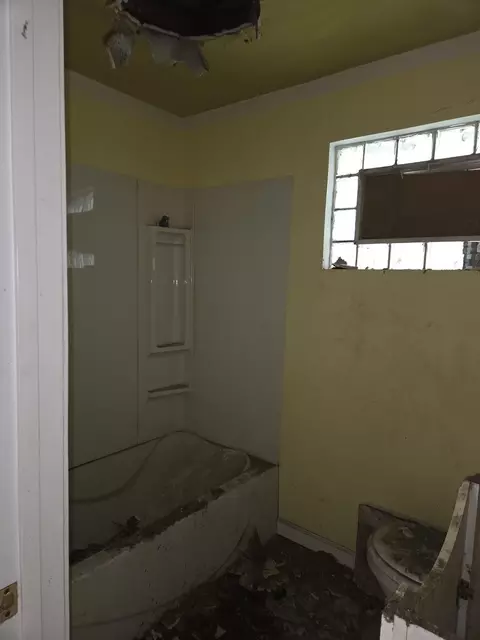 Bath - 8408 S Baker Ave, Chicago, IL 60617 photo 1 of 4