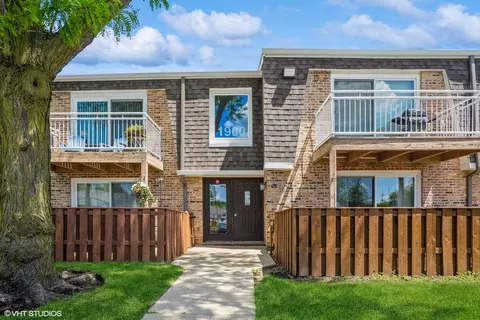 1900 Plum Grove Rd #1A, Rolling Meadows, IL 60008