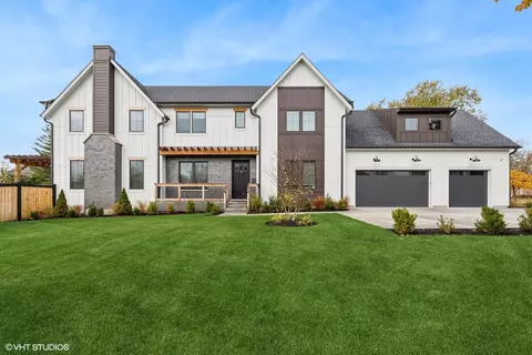 2411 Woodlawn Rd, Northbrook, IL 60062