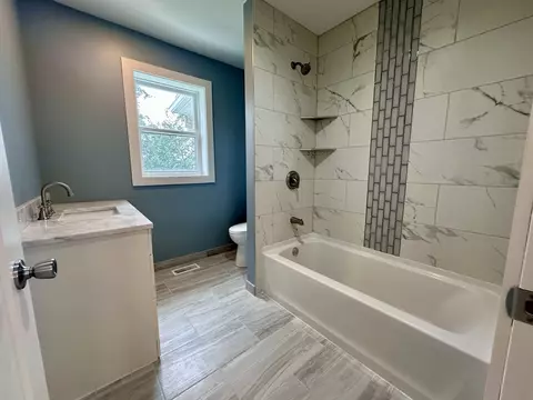 Bath - 2452 E 350th Rd, Oglesby, IL 61348 photo 1 of 2