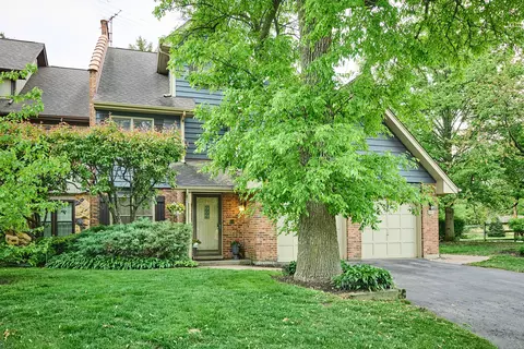 202 Country Ln #202, Des Plaines, IL 60016