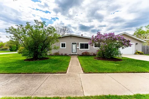 204 N Rohlwing Rd, Palatine, IL 60074