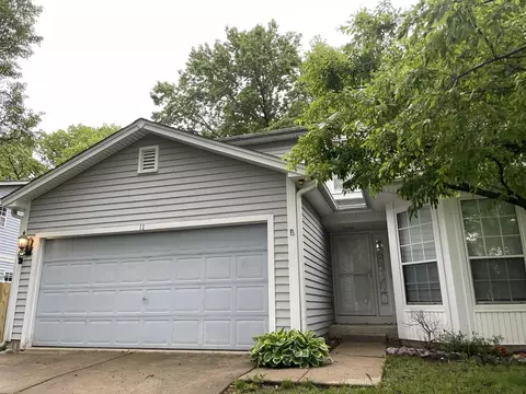 11 Dorchester Ct, Streamwood, IL 60107