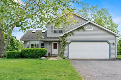 1030 Prairie Dr, Algonquin, IL 60102