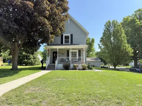 202 17th Ave, Sterling, IL 61081