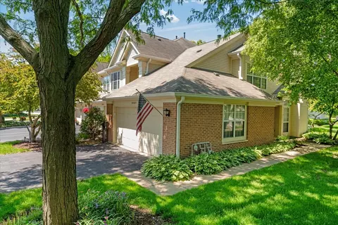 30 W014 Willow Ln #1, Warrenville, IL 60555
