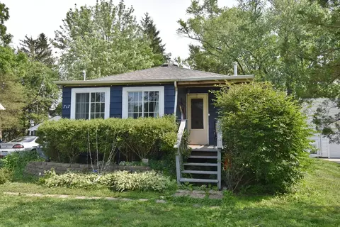 717 Carlisle Rd, Batavia, IL 60510