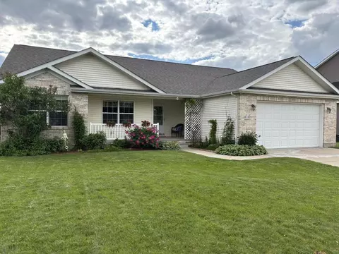415 S Joliet St, Maple Park, IL 60151