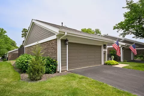 2107 Timber Ln, Wheaton, IL 60189 photo 2