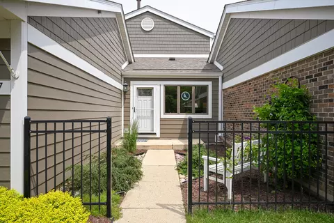 2107 Timber Ln, Wheaton, IL 60189 photo 3