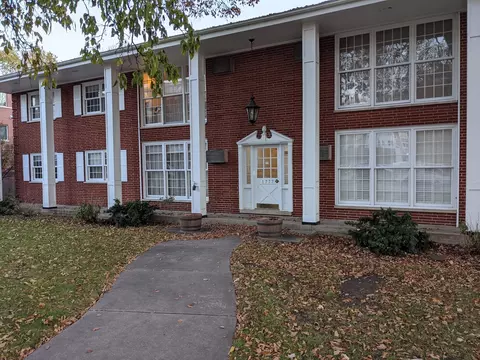 1777 Dewes St #D, Glenview, IL 60025