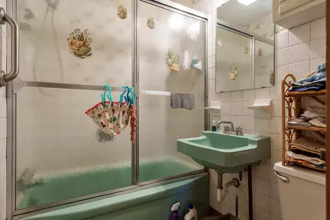Bath - 4539 Matthew Ave, Roscoe, IL 61073 photo 1 of 1