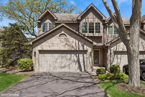 919 Millcreek Cir, Elgin, IL 60123