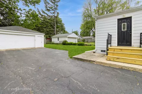 Exterior - 106 N Berteau Ave, Bartlett, IL 60103 photo 2 of 3