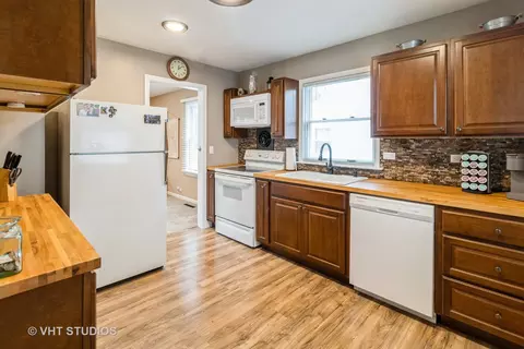 Kitchen - 106 N Berteau Ave, Bartlett, IL 60103 photo 1 of 2