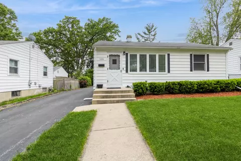 106 N Berteau Ave, Bartlett, IL 60103