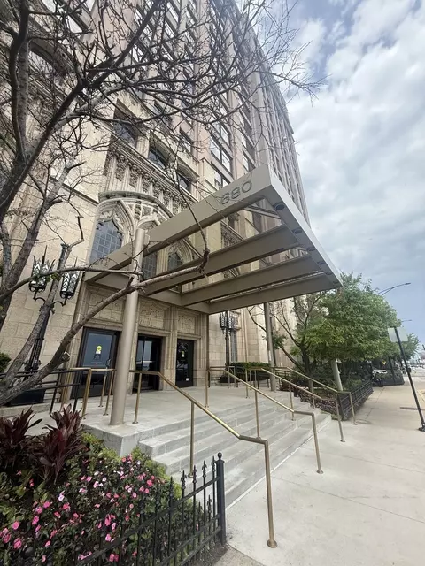 680 N Lake Shore Dr #716, Chicago, IL 60611