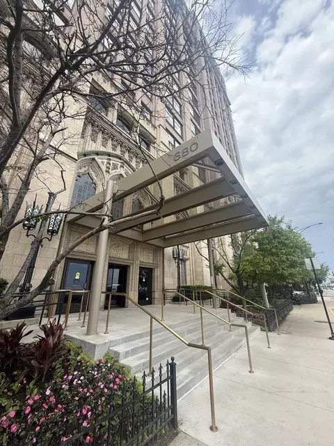 680 N Lake Shore Dr #716, Chicago, IL 60611