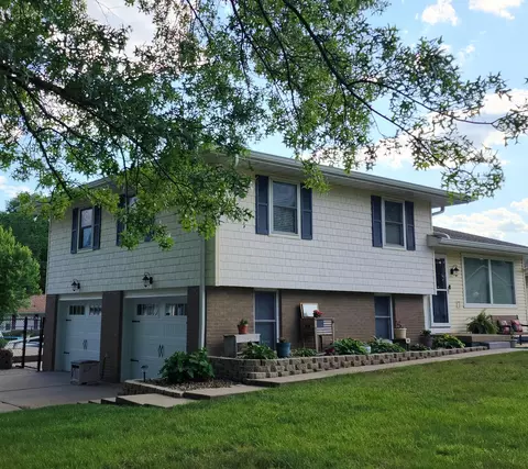 5202 W Mahark Ln, Peoria, IL 61607
