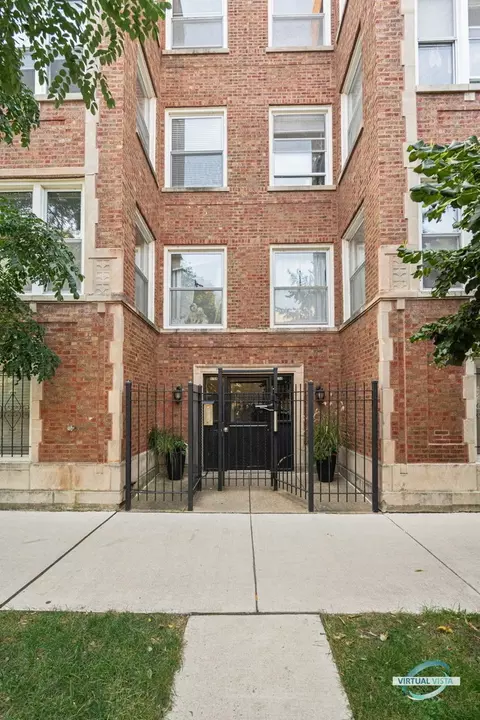 6748 N Greenview Ave #2, Chicago, IL 60626