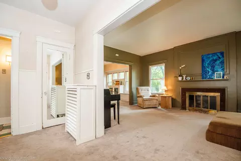 Entry Way - 456 S Indiana Ave, Kankakee, IL 60901 photo 3 of 4