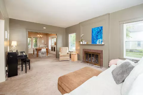 Living - 456 S Indiana Ave, Kankakee, IL 60901 photo 3 of 4