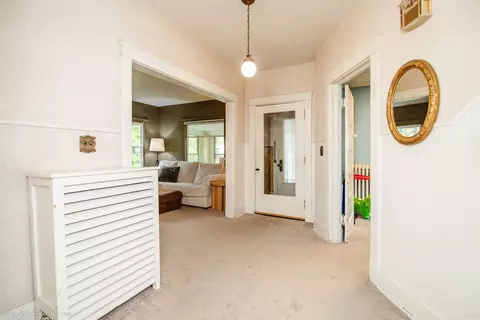 Entry Way - 456 S Indiana Ave, Kankakee, IL 60901 photo 2 of 4