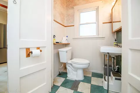 Bath - 456 S Indiana Ave, Kankakee, IL 60901 photo 1 of 4
