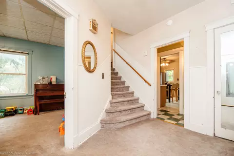 Entry Way - 456 S Indiana Ave, Kankakee, IL 60901 photo 1 of 4
