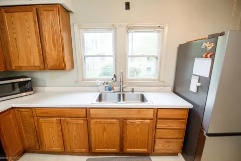 Kitchen - 456 S Indiana Ave, Kankakee, IL 60901 photo 4 of 5