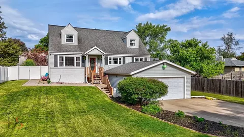 907 Parks Ln, Ottawa, IL 61350