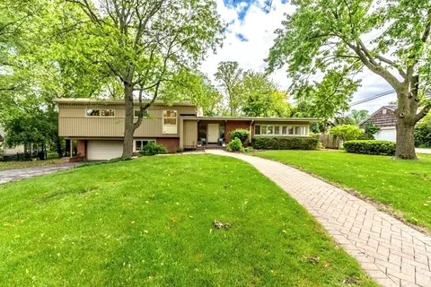 430 Briargate Ter, Hinsdale, IL 60521