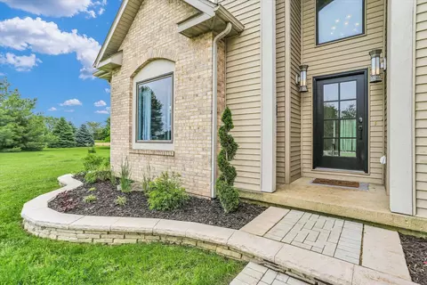 3 Doane Dr, Mansfield, IL 61854 photo 4