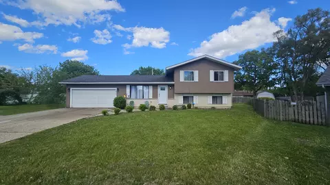 1417 N Edgewood Ln, Mchenry, IL 60051