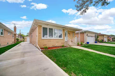 8557 N Ottawa Ave, Niles, IL 60714