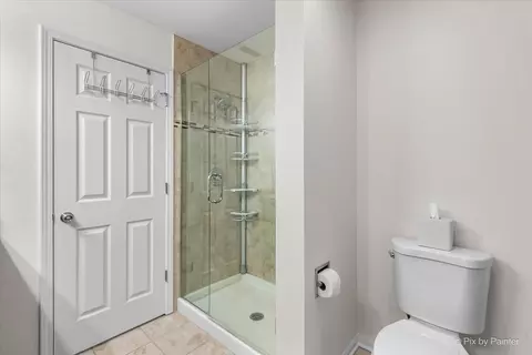 Bath - 1446 Georgetown Dr, Batavia, IL 60510 photo 2 of 3