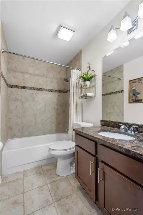Bath - 1446 Georgetown Dr, Batavia, IL 60510 photo 3 of 3