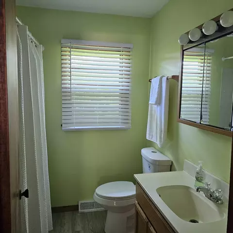 Bath - 6 Johnson St, East Dundee, IL 60118 photo 1 of 1