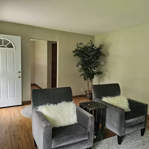 Entry Way - 6 Johnson St, East Dundee, IL 60118 photo 1 of 3