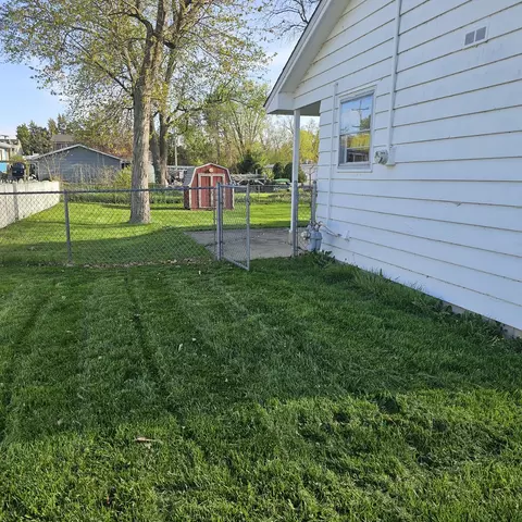 Exterior - 6 Johnson St, East Dundee, IL 60118 photo 2 of 7