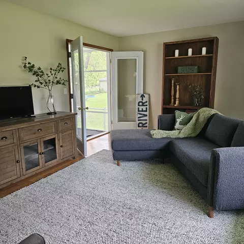 Living - 6 Johnson St, East Dundee, IL 60118 photo 1 of 2